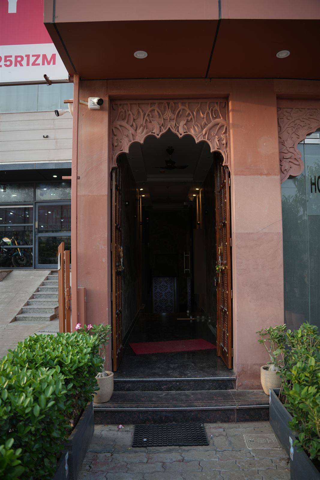 Hotel Club Elaaka Architecture & Entrance - Mani Tower