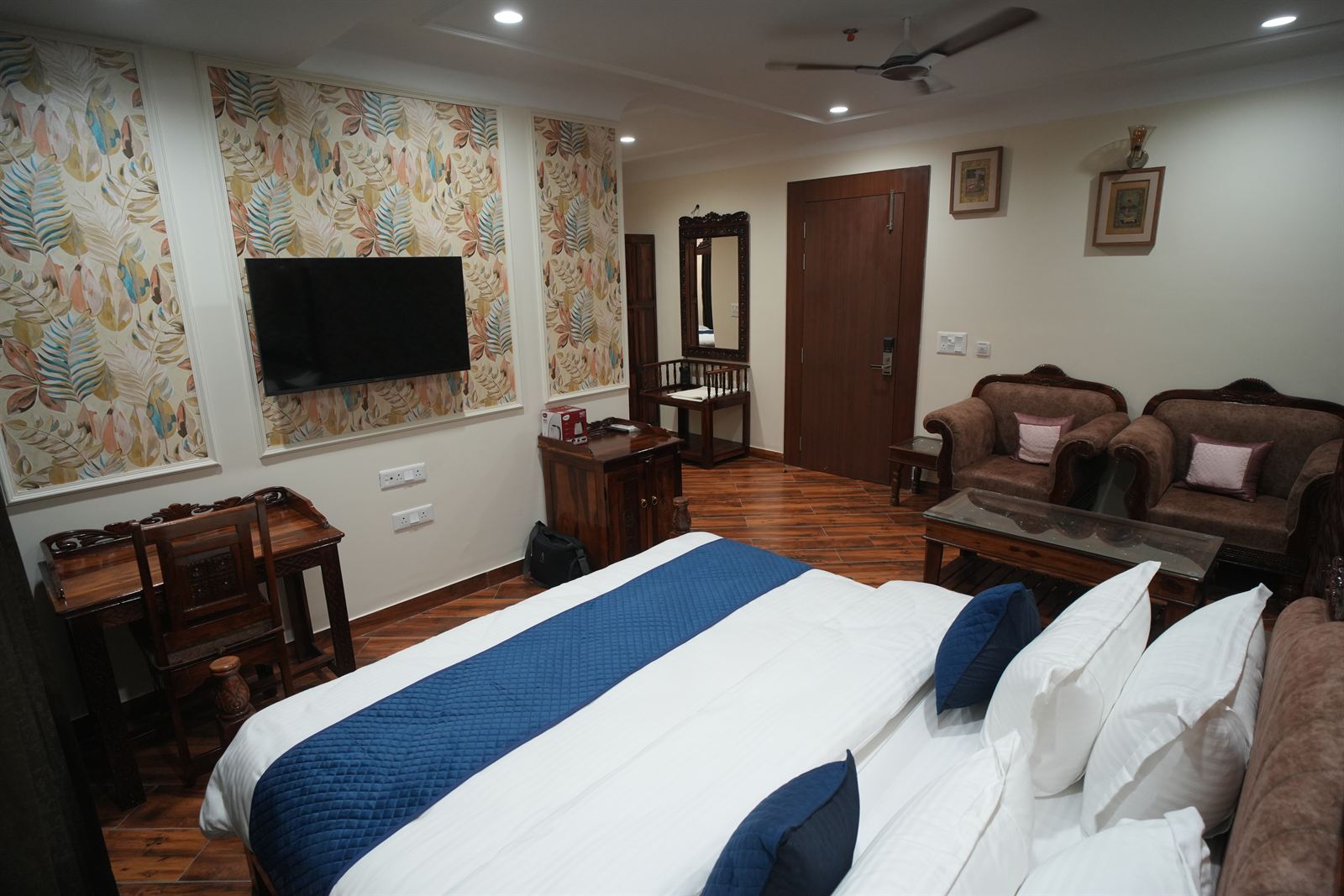 Super Deluxe Club Room - View 2