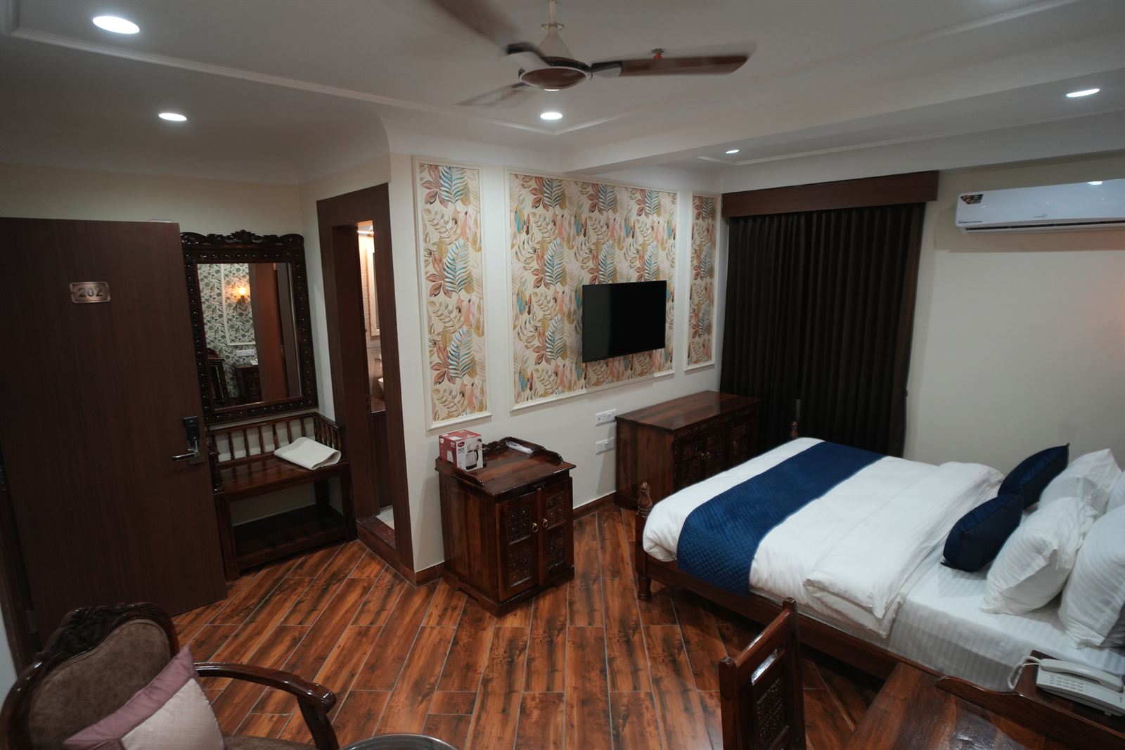 Executive Deluxe Luxury AC Room
