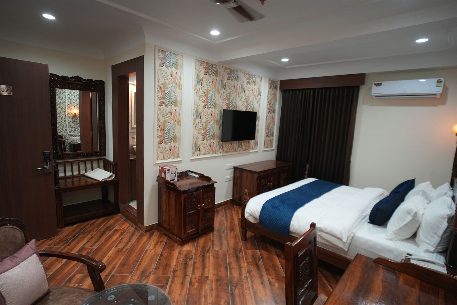 Executive Deluxe Luxury AC Room