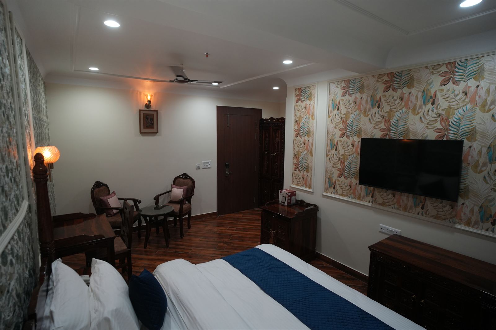 Modern Ensuite Bathroom & Luxury Amenities