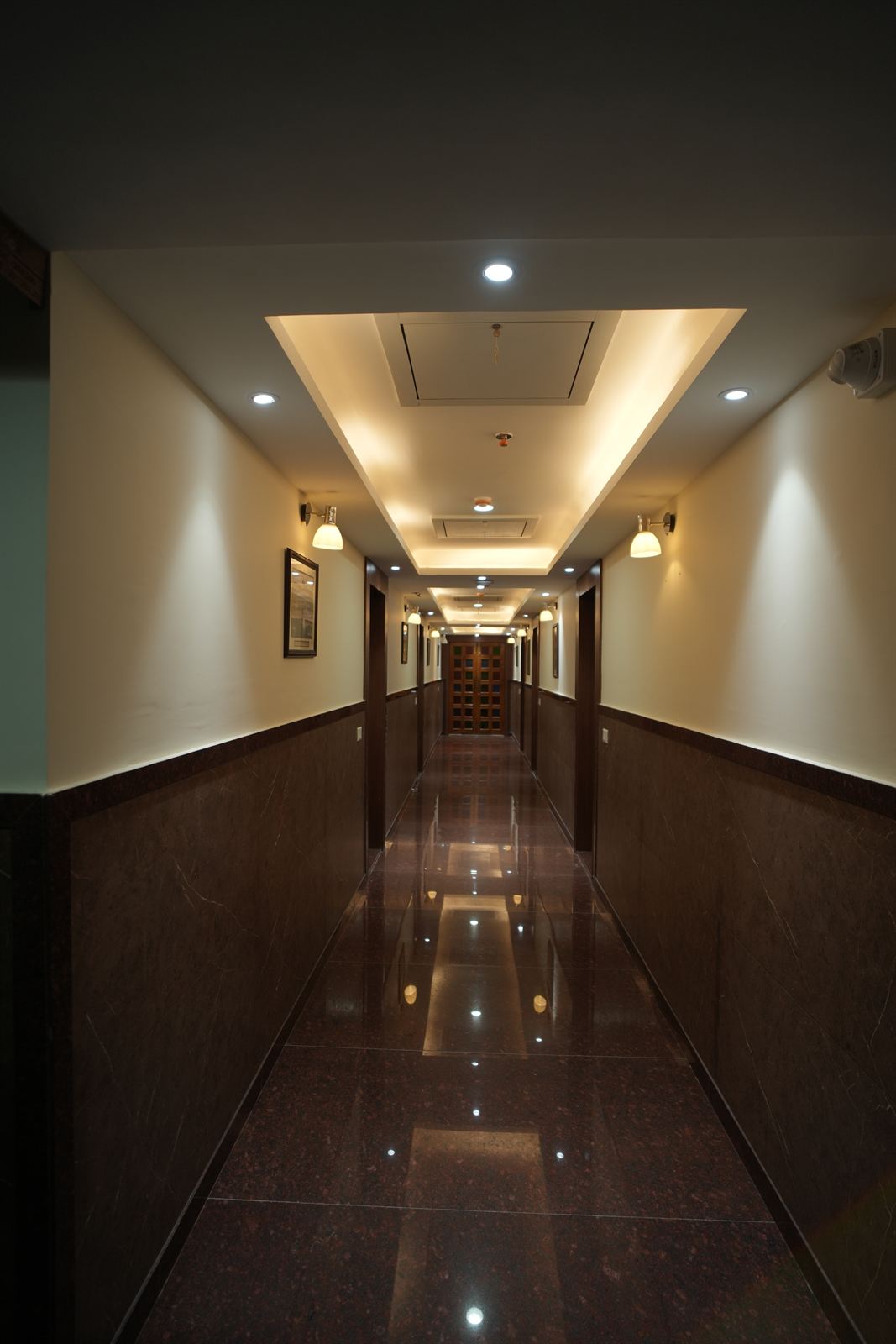 Club Deluxe Suite & Workstation